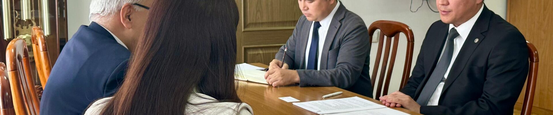 МИНИСТР НАУКИ БАКТИЯР ОРОЗОВ ВСТРЕТИЛСЯ С ПРЕДСТАВИТЕЛЕМ АГЕНТСТВА АГА ХАНА